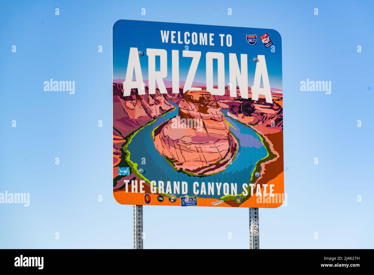 Teec Nos Pos, AZ - Octubre 10,2021: Bienvenido a la señal de Arizona a lo largo de la carretera en la frontera estatal en Teec Nos Pos, Arizona Foto de stock