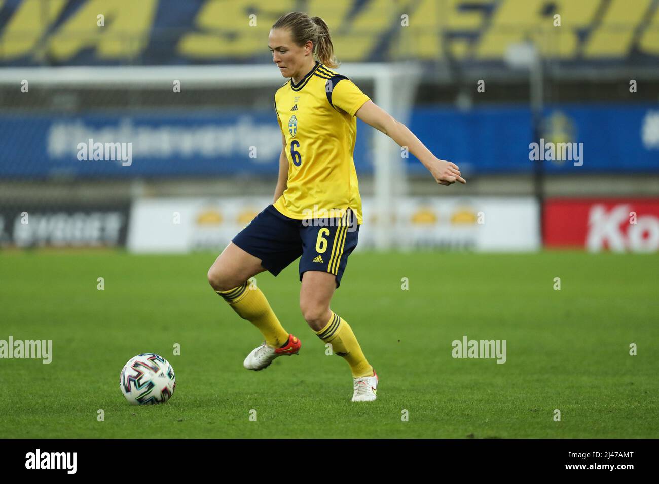 Magdalena Eriksson (6 Suecia) con el balón durante el partido de fútbol de  clasificación de la Copa Mundial 2023 entre Suecia y la República de  Irlanda en Gamla Ullevi en Gotemburgo, Suecia.