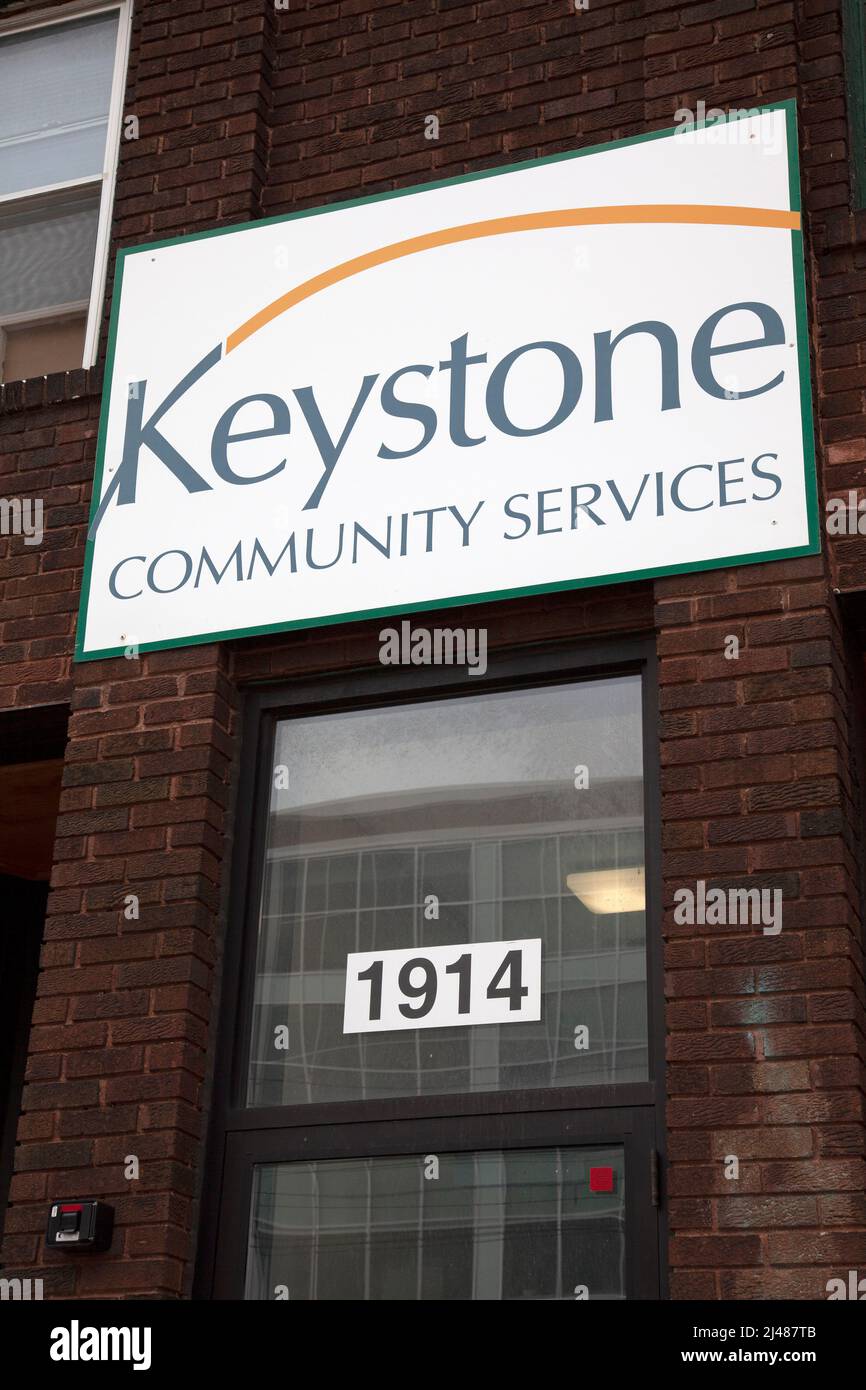 Keystone Community Services ofrece un estante de comida para la comunidad. St Paul Minnesota MN EE.UU Foto de stock