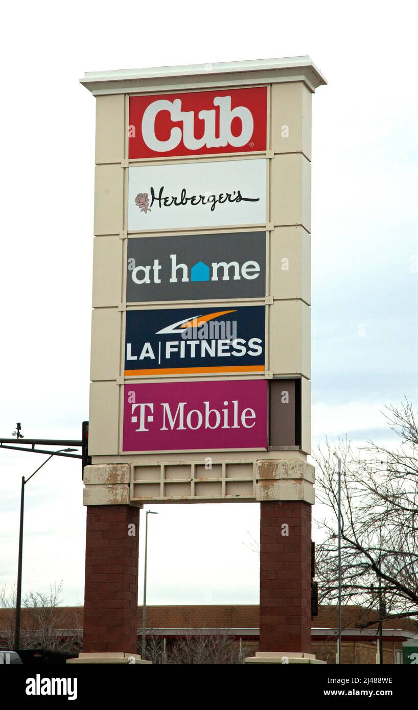 Cartel que muestra las tiendas en el centro comercial Midway Strip. St Paul Minnesota MN EE.UU Foto de stock