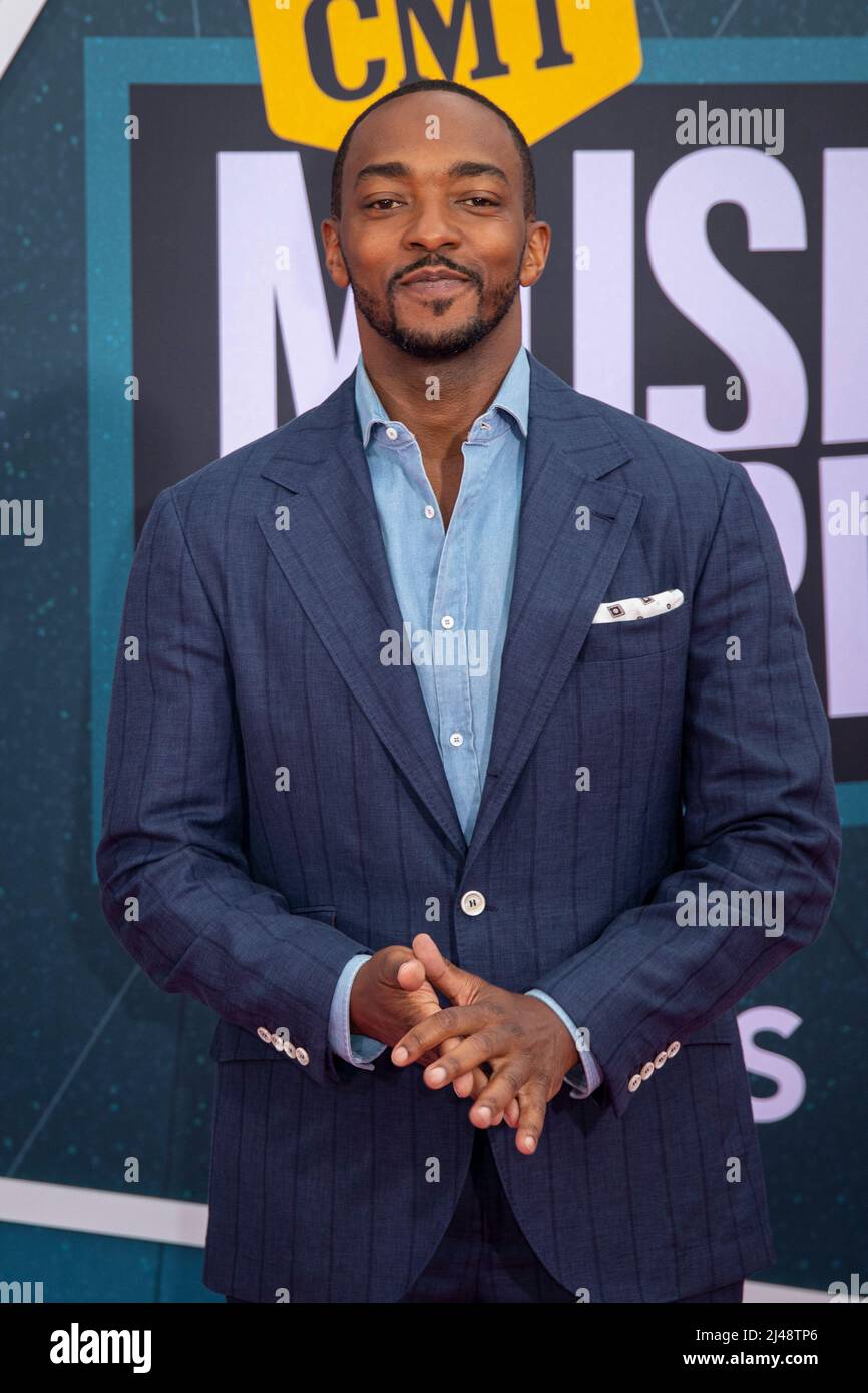 Nashville, Tennessee - 11 de abril de 2022 Anthony Mackie llega a la alfombra roja para los Premios CMT 2022 el 11 de abril de 2022 en el Auditorio Municipal en Nashville, Tennessee. Crédito: Jamie Gilliam/The Photo Access Foto de stock