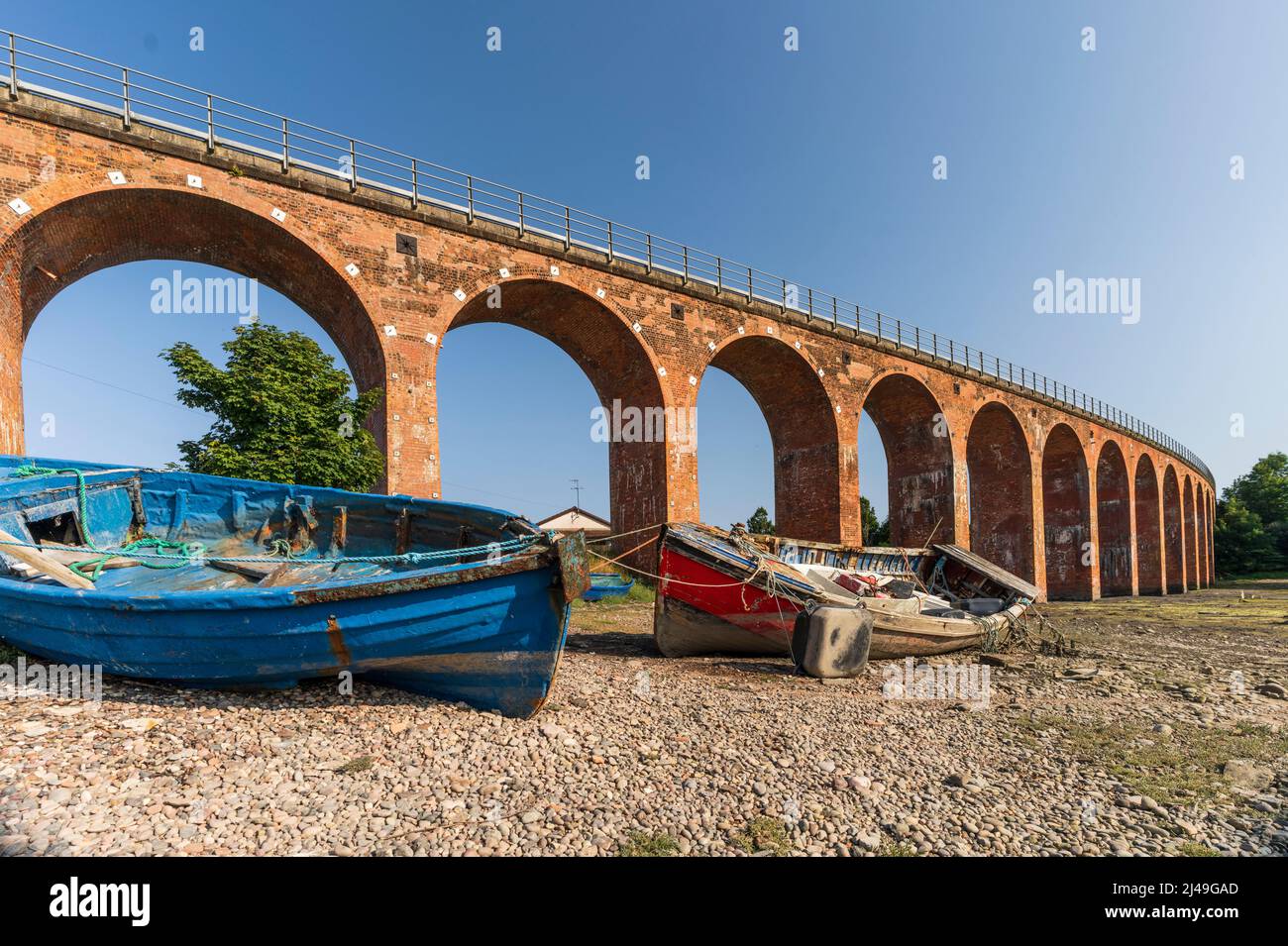 viaducto ferroviario por la cuenca de montrose Foto de stock