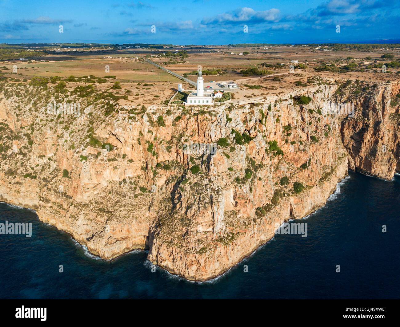 Vista aérea del faro de Far de la Mola, Formentera, Islas Baleares, España Foto de stock
