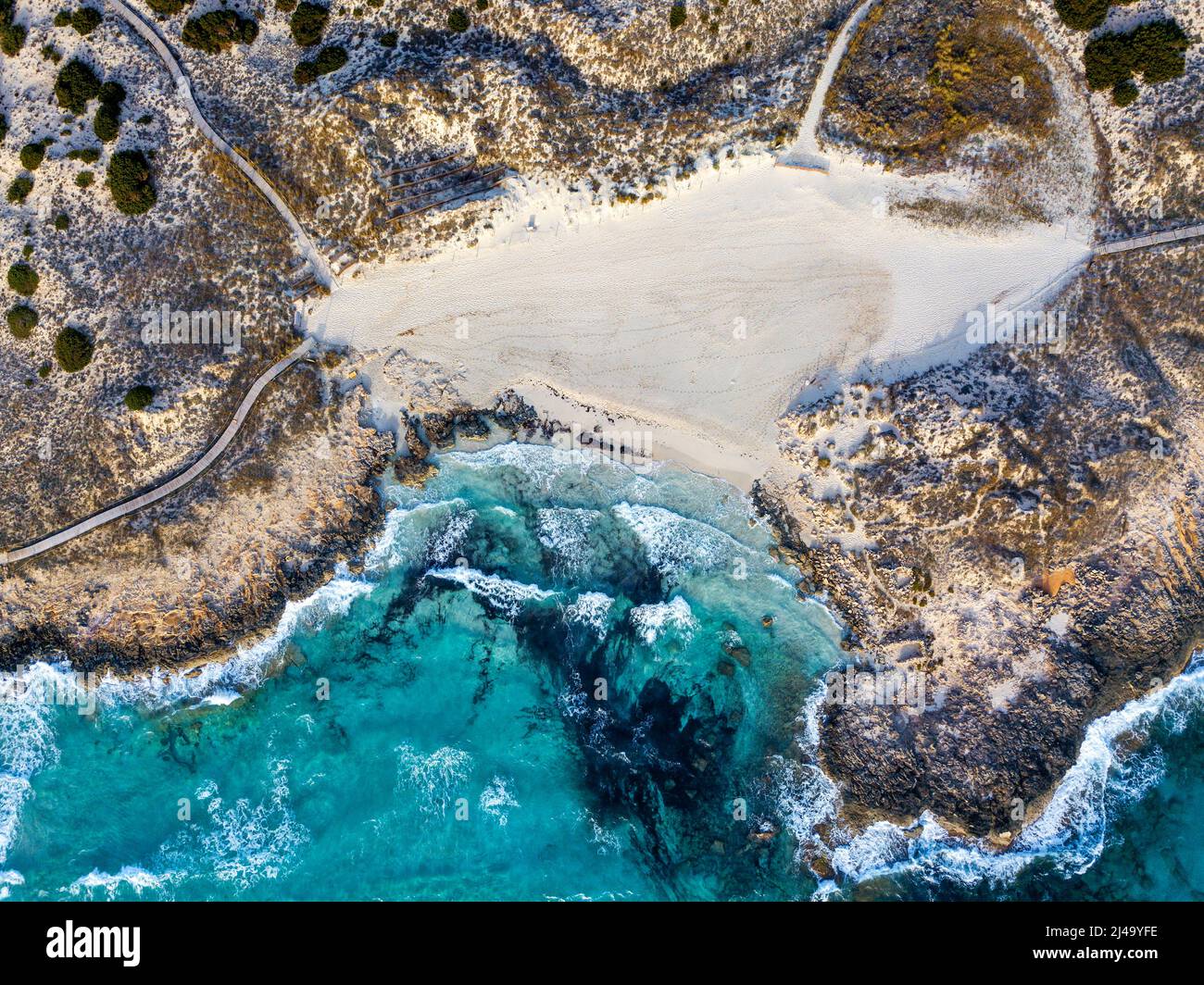 Parque natural de ses Salines Playa de Levante Playa de Playa al atardecer Las mejores playas mediterráneas, Formentera Islas Baleares, España Foto de stock
