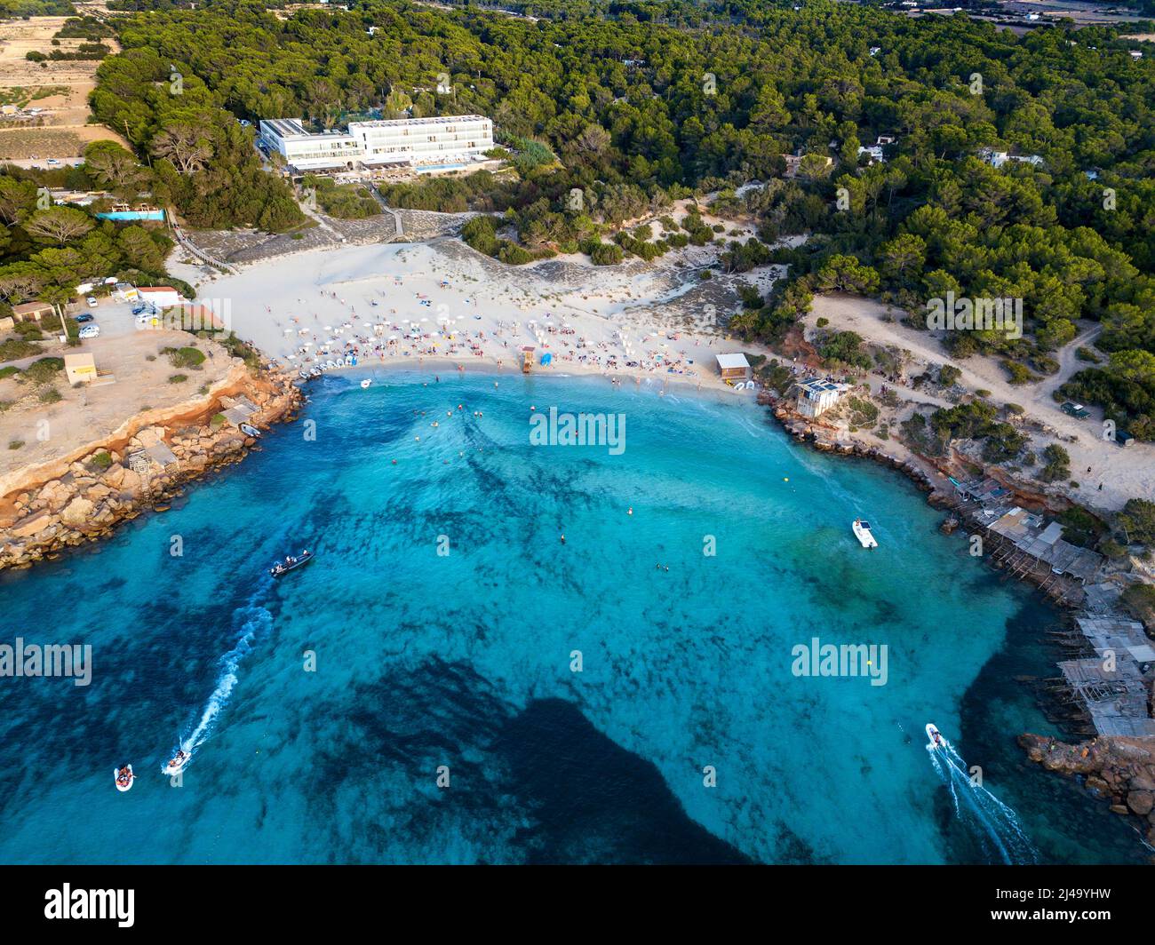 Vista aérea de Cala Saona al atardecer Las mejores playas mediterráneas, Formentera Islas Baleares, España Foto de stock