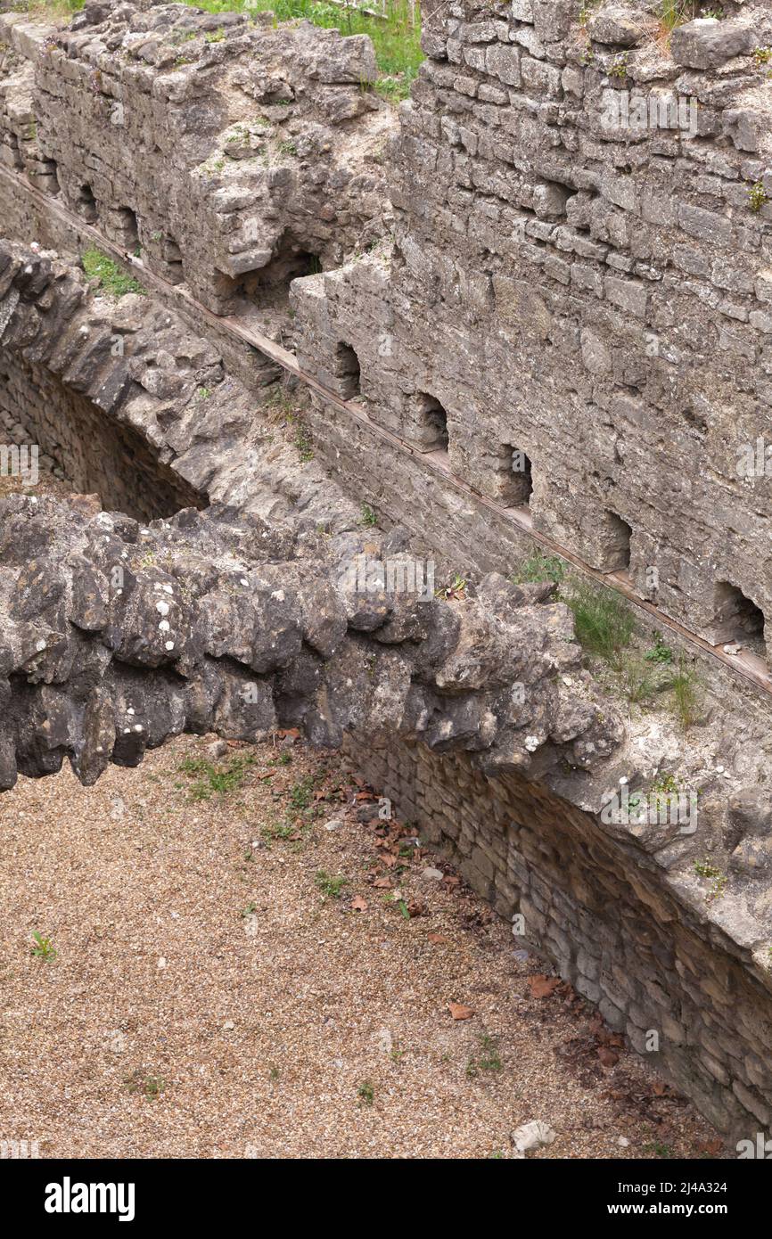 Fortificaciones de piedra en ruinas, murallas de la ciudad de Southampton, es una secuencia de estructuras defensivas construidas alrededor de la ciudad en el sur de Inglaterra Foto de stock