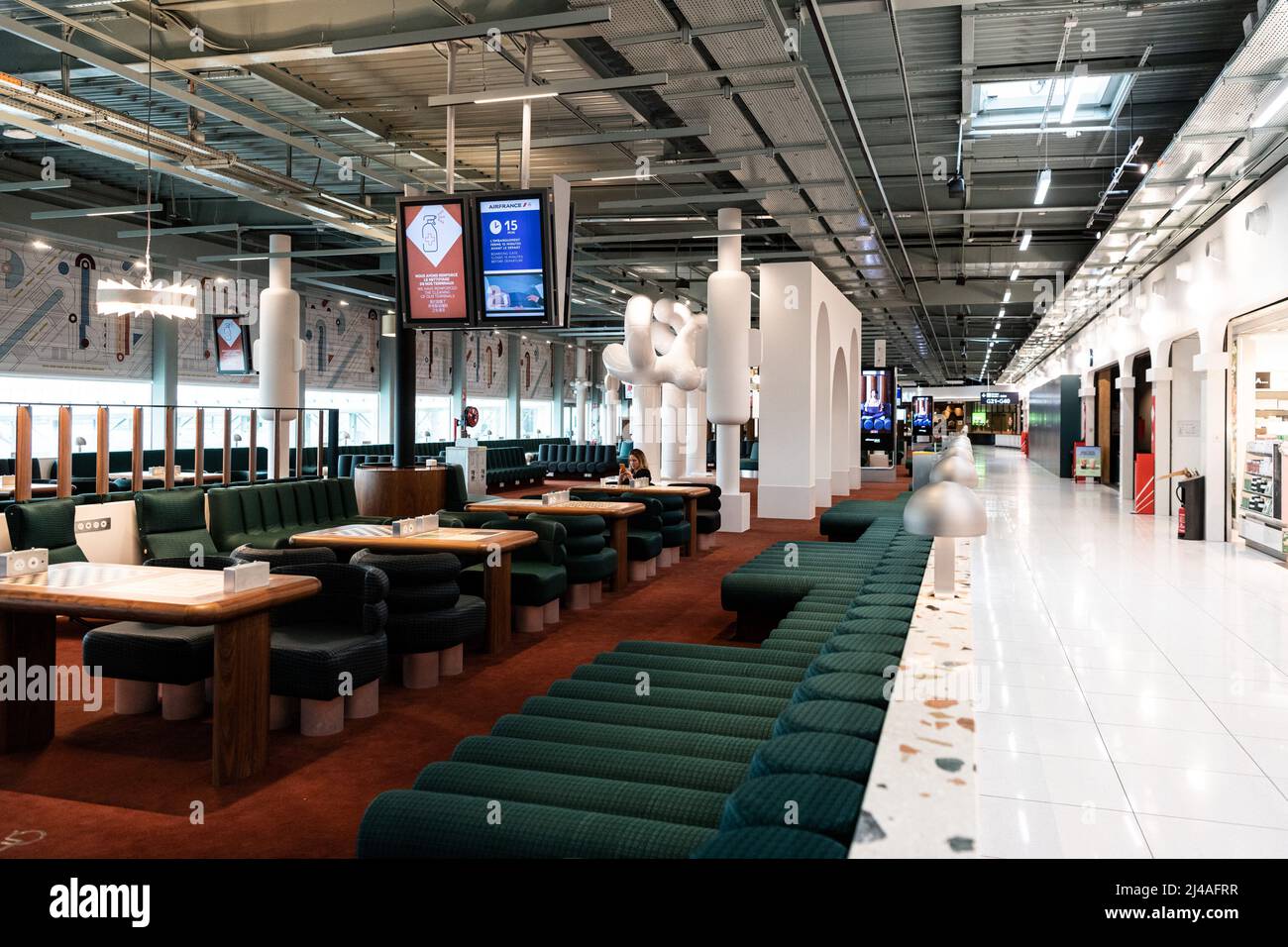 Esta fotografía muestra la sala de embarque durante la apertura a la