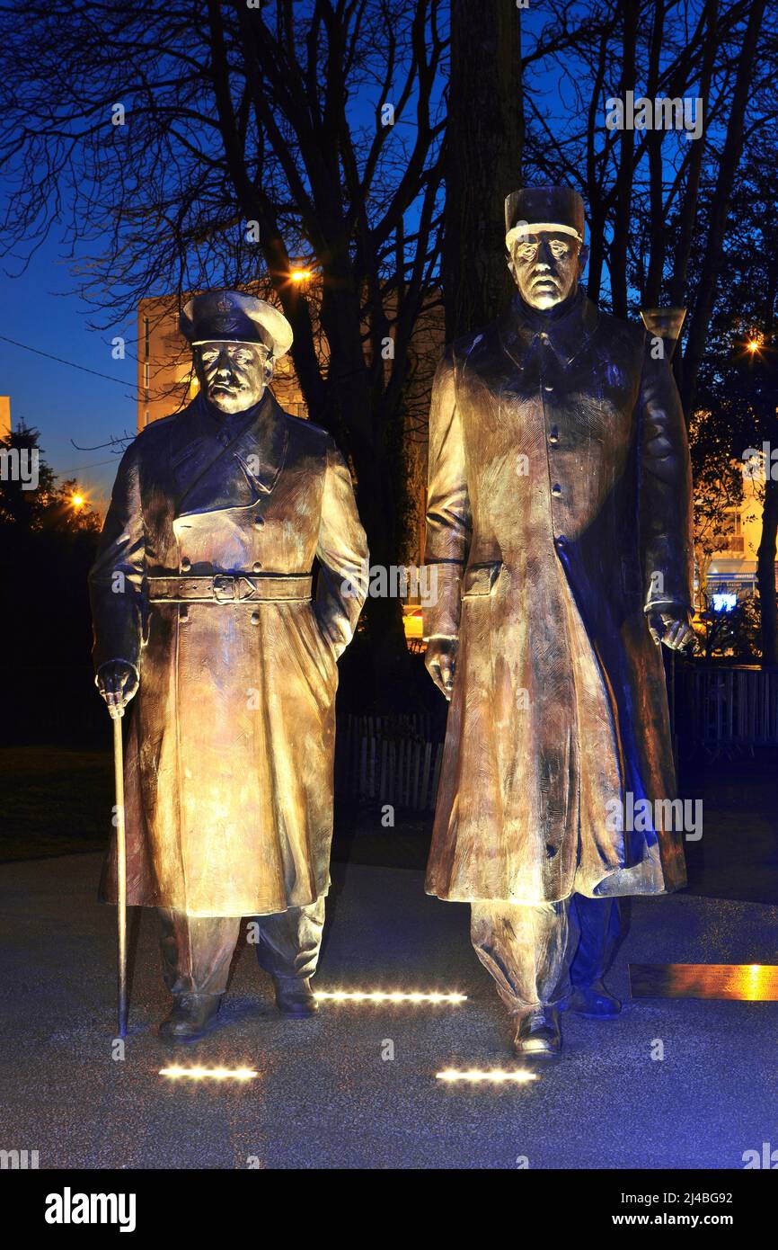 Monumento a Charles de Gaulle (1890-1970) y Winston Churchill (1874-1965) en Calais, Francia Foto de stock