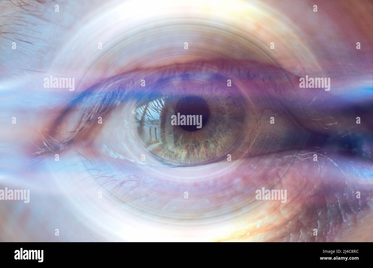 Primer plano de un ojo humano azul con un efecto de superposición 3D Foto de stock