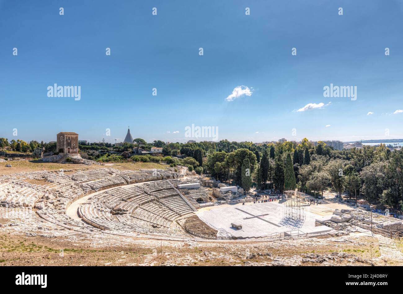 El teatro griego de Siracusa, dentro del parque arqueológico de Neapolis Foto de stock
