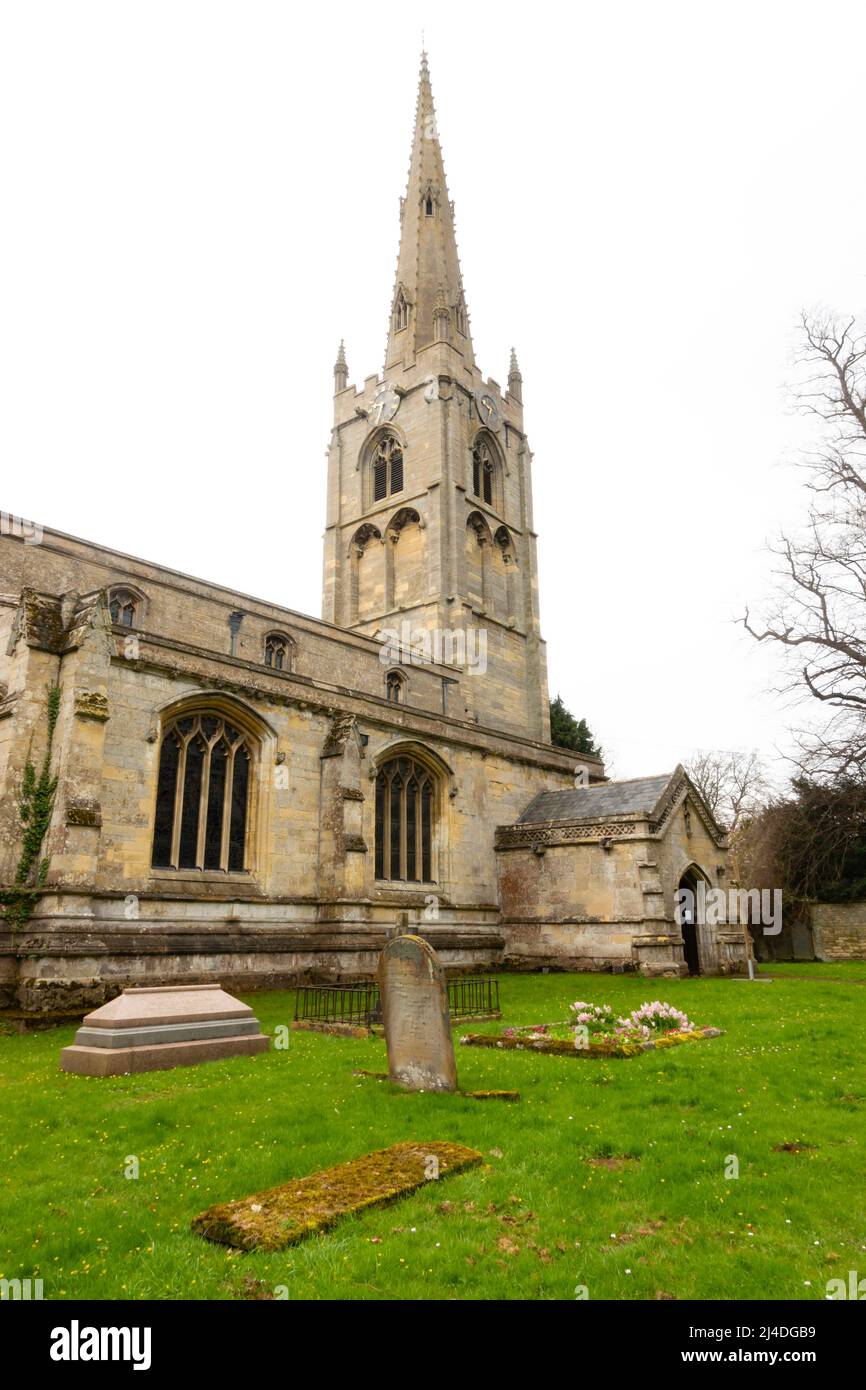 Iglesia parroquial anglicana de St Swithuns, Leadenham, Lincolnshire, Inglaterra Foto de stock