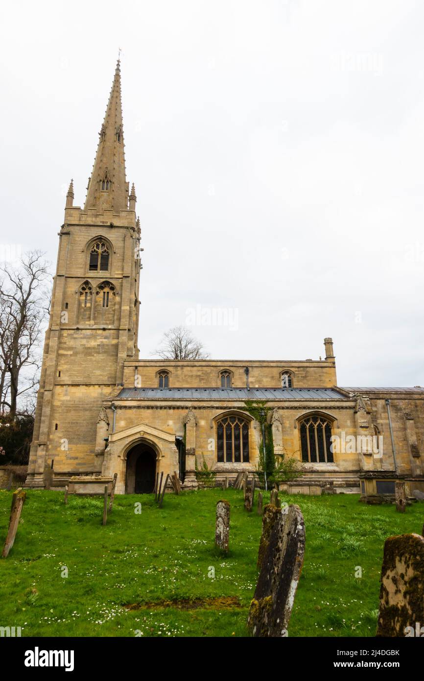 Iglesia parroquial anglicana de St Swithuns, Leadenham, Lincolnshire, Inglaterra Foto de stock