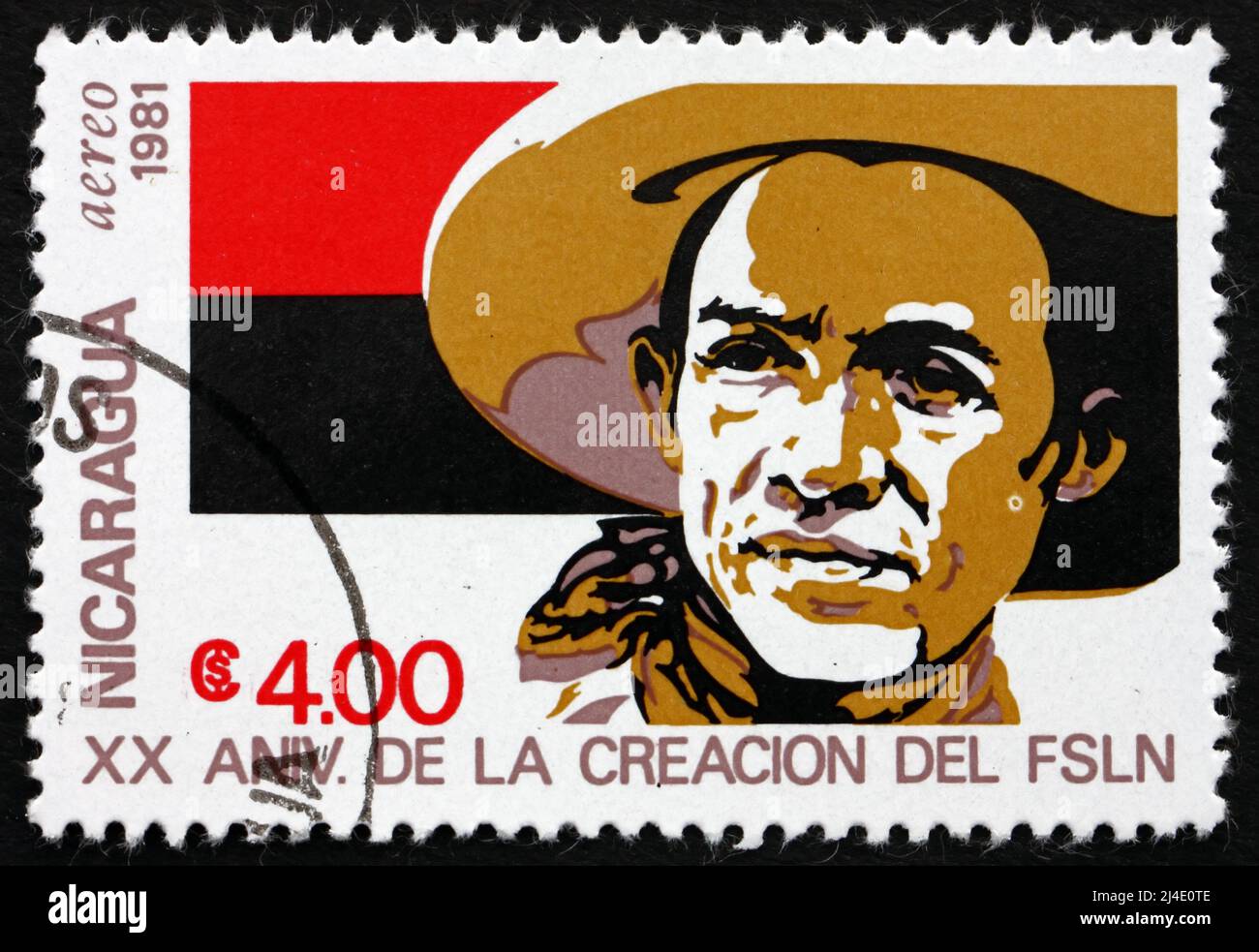 NICARAGUA - CIRCA 1981: Un sello impreso en Nicaragua muestra Augusto Cesar Sandino, Fundación del FSLN, 20th Aniversario, alrededor de 1981 Foto de stock