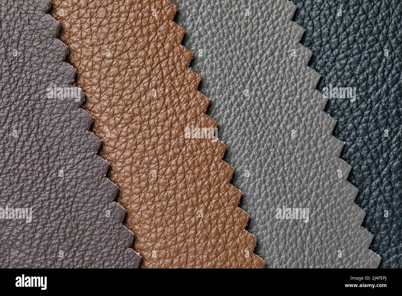 Muestras de cuero beige, marrón, gris negro. Artesanía y artesanía de cuero. Vista desde arriba Foto de stock