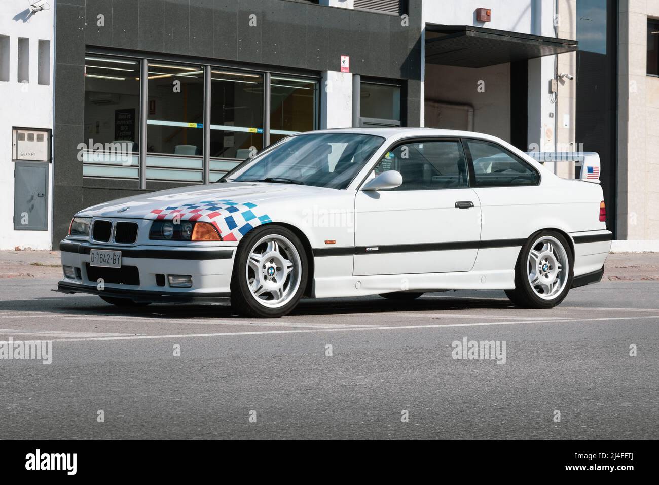 SABADELL, ESPAÑA-17 DE FEBRERO DE 2022: 1992 BMW M3 (E36) 2 PUERTAS COUPЕ Foto de stock