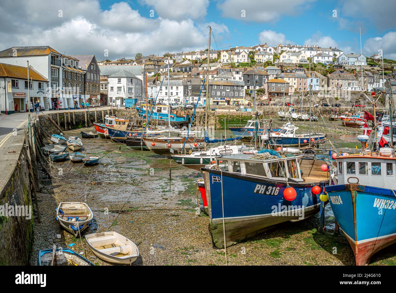 Frente al mar del pueblo pesquero Mevagissey en Cornwall, Inglaterra, Reino Unido Foto de stock