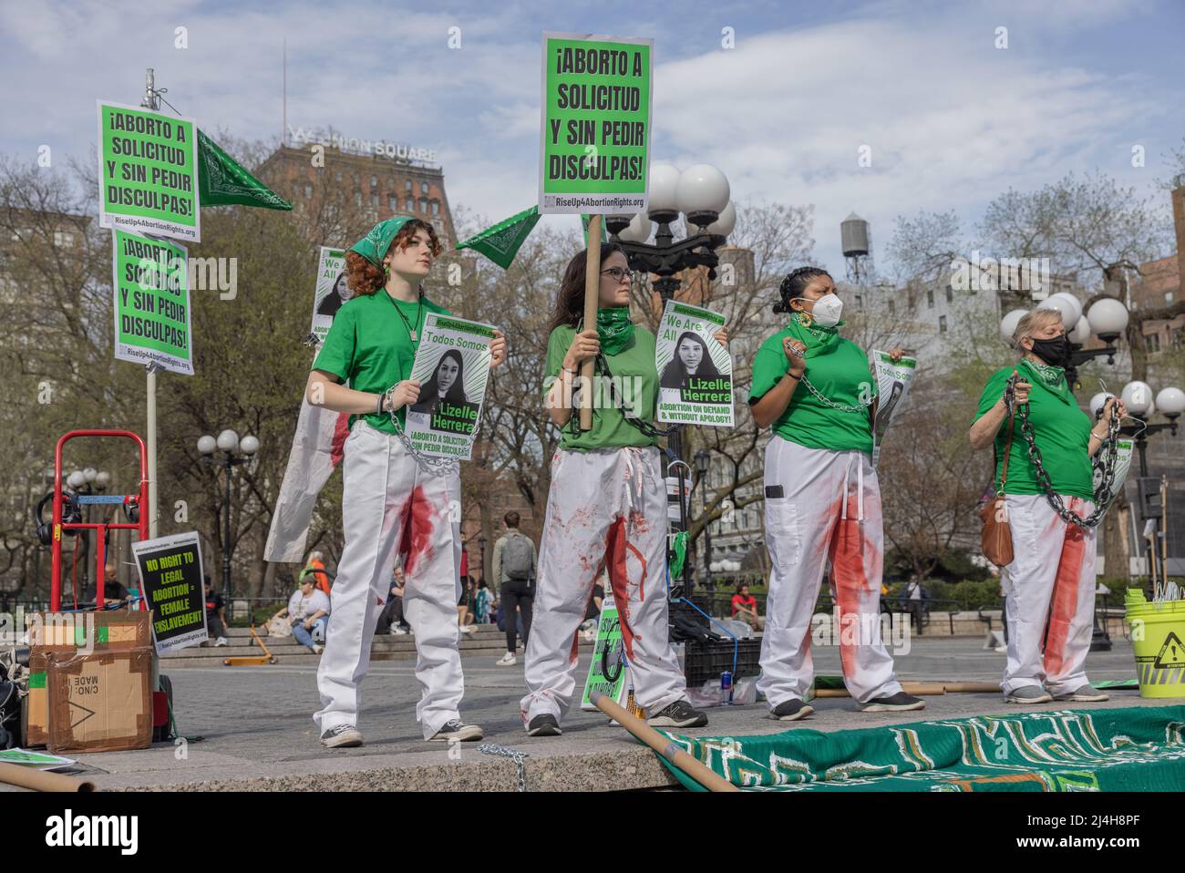 NUEVA YORK, N.Y. – 14 de abril de 2022: Manifestantes en Union Square protestan por el arresto de Lizelle Herrera y nuevas medidas estatales para restringir el aborto. Foto de stock