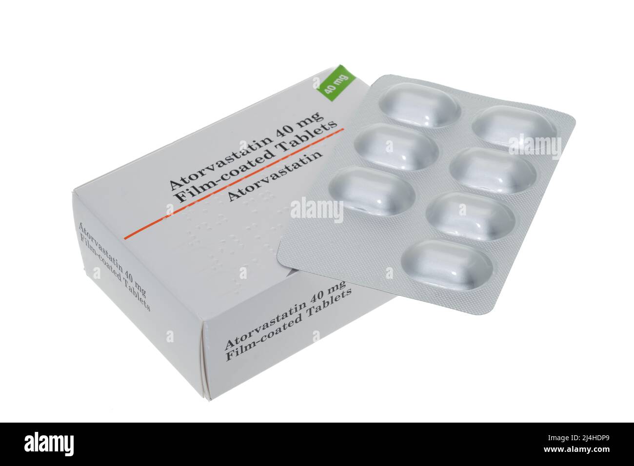 Una caja genérica y un envase blíster de tabletas de Atorvastatin - fondo blanco. La atorvastatina es un miembro de la clase de medicamento conocido como estatinas. Foto de stock