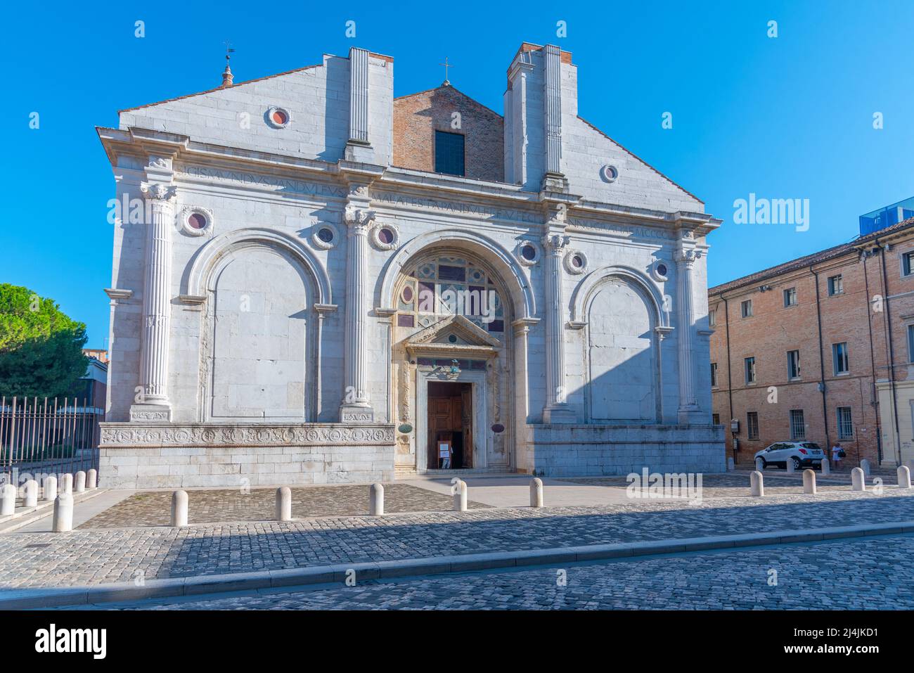 El Tempio Malatestiano (templo italiano de Malatesta) es la iglesia de la catedral de Rimini, Italia. Foto de stock