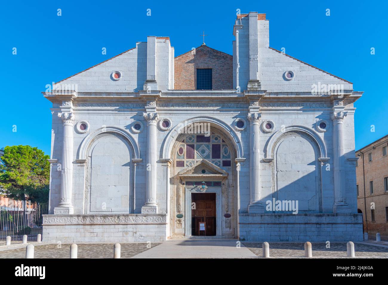 El Tempio Malatestiano (templo italiano de Malatesta) es la iglesia de la catedral de Rimini, Italia. Foto de stock