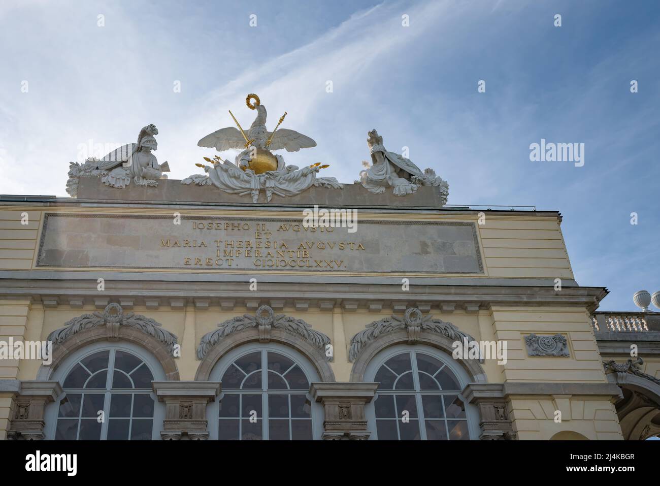 Gloriette en el Palacio de Schonbrunn - por Johann Ferdinand Hetzendorf von Hohenberg - Viena, Austria Foto de stock