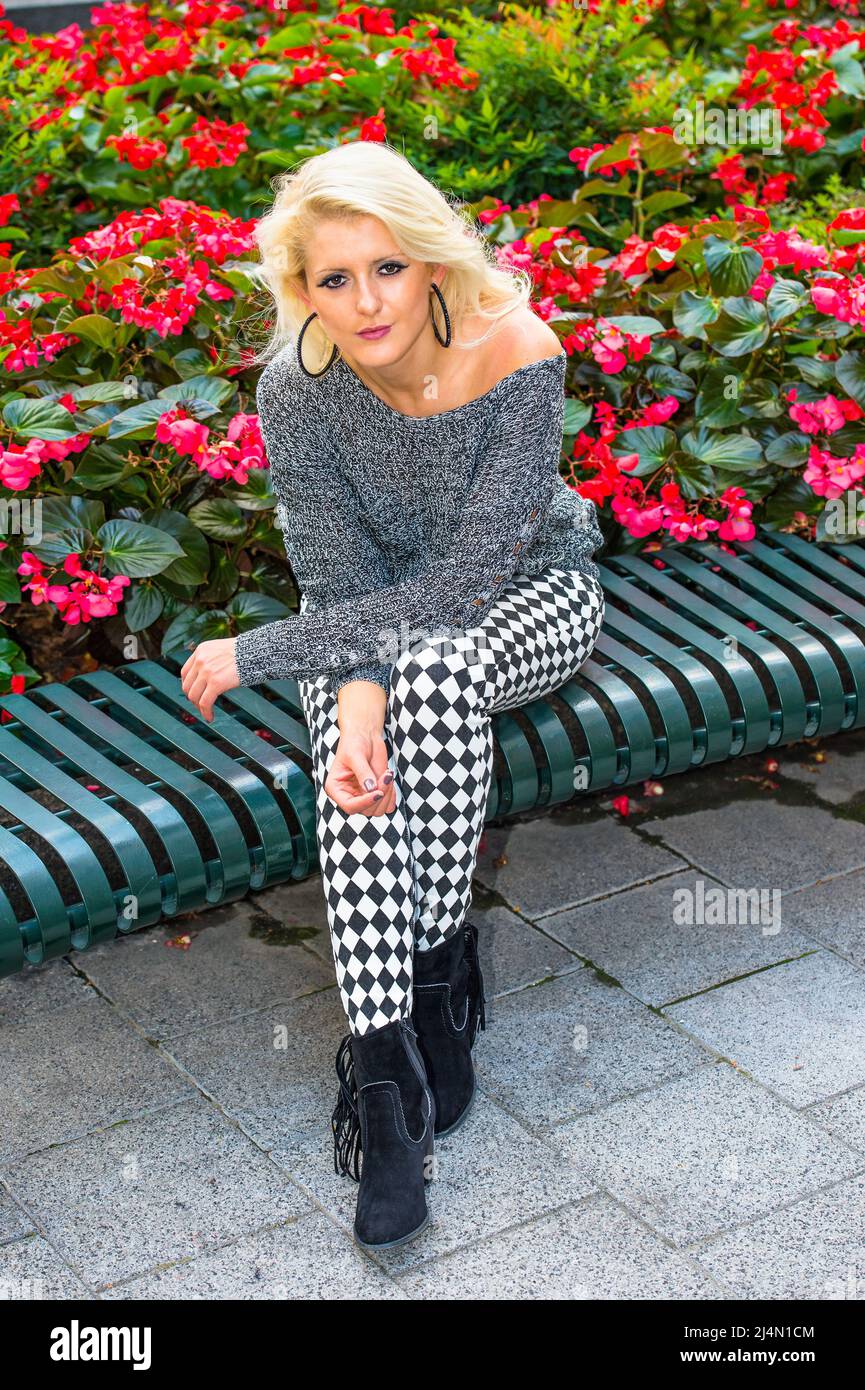 Botas Largas Rojas Fotos e Imágenes de stock - Página 2 - Alamy