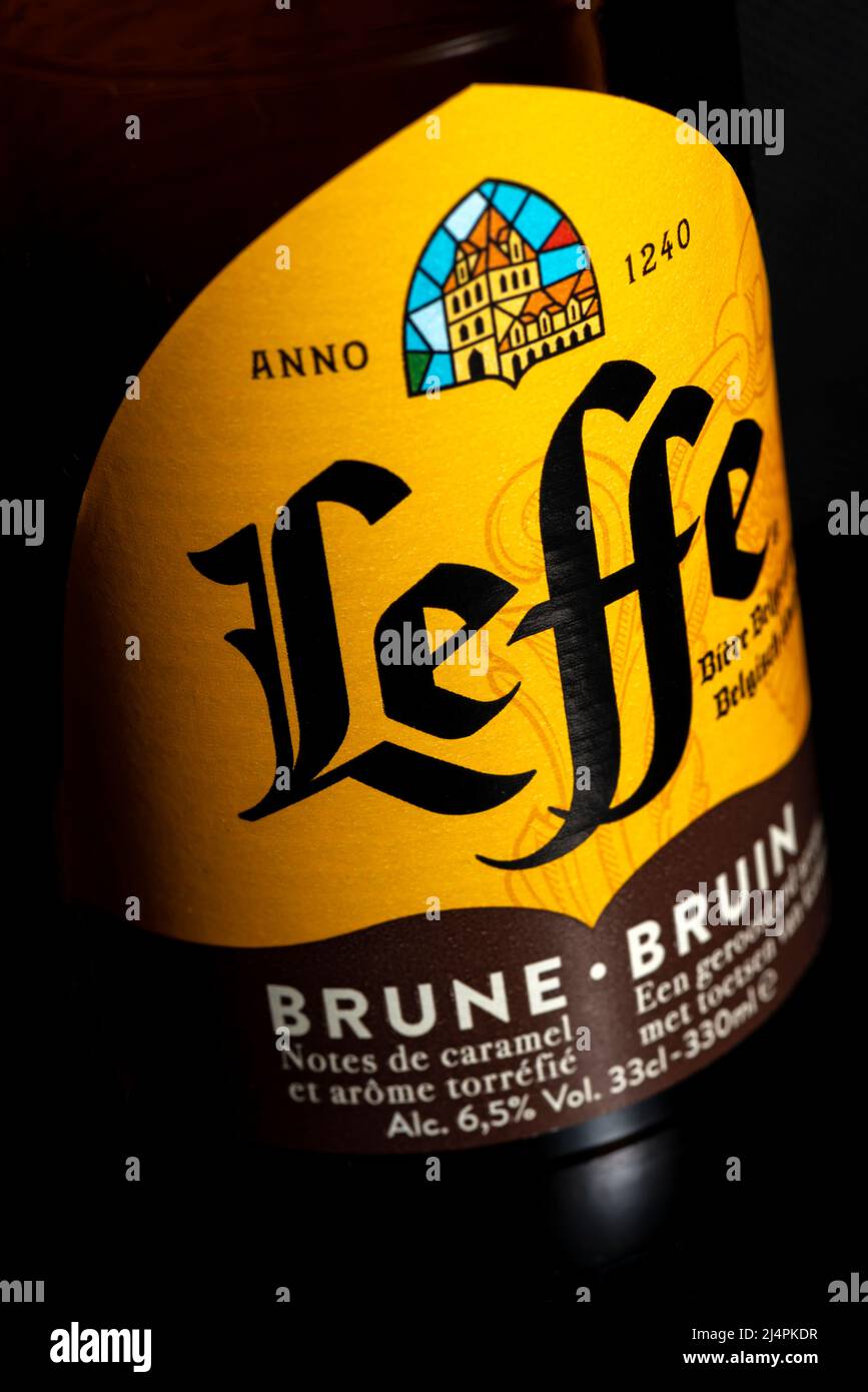 Cerveza negra Brune belga botella 33 cl · LEFFE · Supermercado El