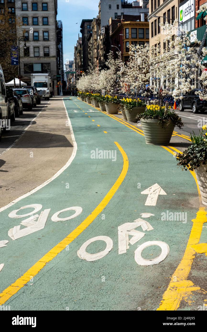Carriles en bicicleta en Union Square, East 17th Street, NYC, USA, 2022 Foto de stock