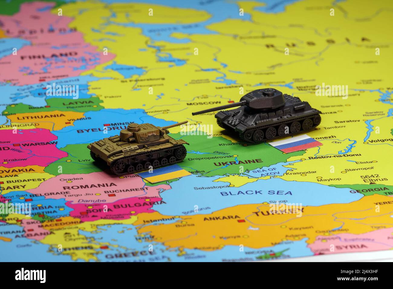 Conflicto armado entre Rusia y Ucrania en el mapa de Europa. Foto de stock