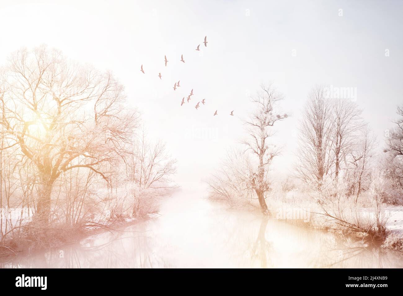 ARTE FOTOGRÁFICO: Invierno en el río Loisach entrando en el lago Kochel, Alta Baviera, Alemania Foto de stock