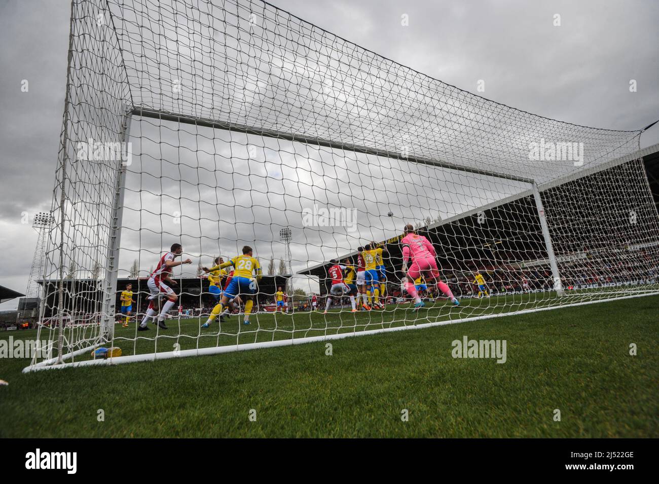 18th de abril de 2022 Wrexham Wales . La Liga Nacional de Vanarama, Wrexham Wrexham AFC Juega al Club de Fútbol de Altrincham Foto de stock