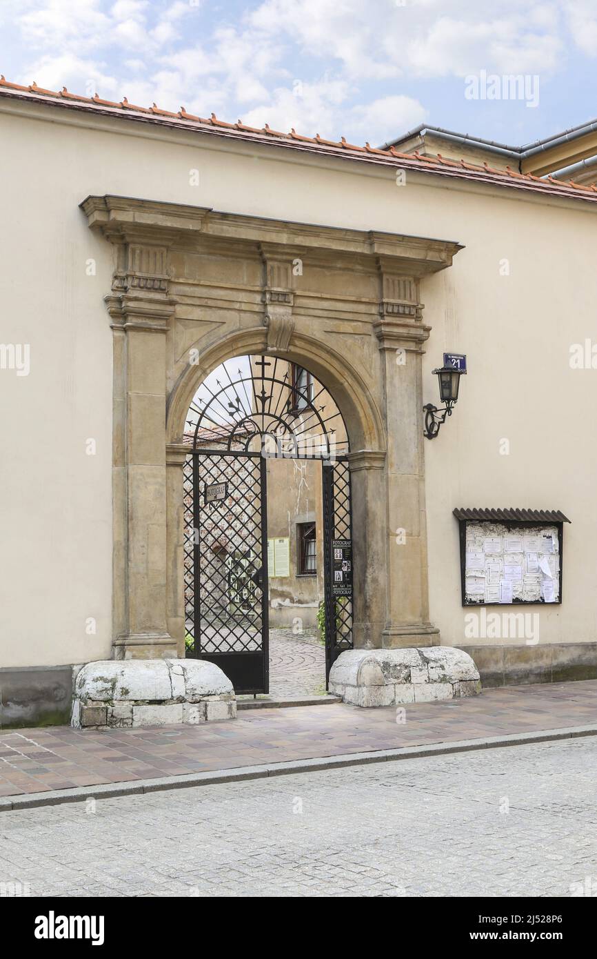 Entrada al antiguo monasterio de Cracovia, Polonia. Foto de stock