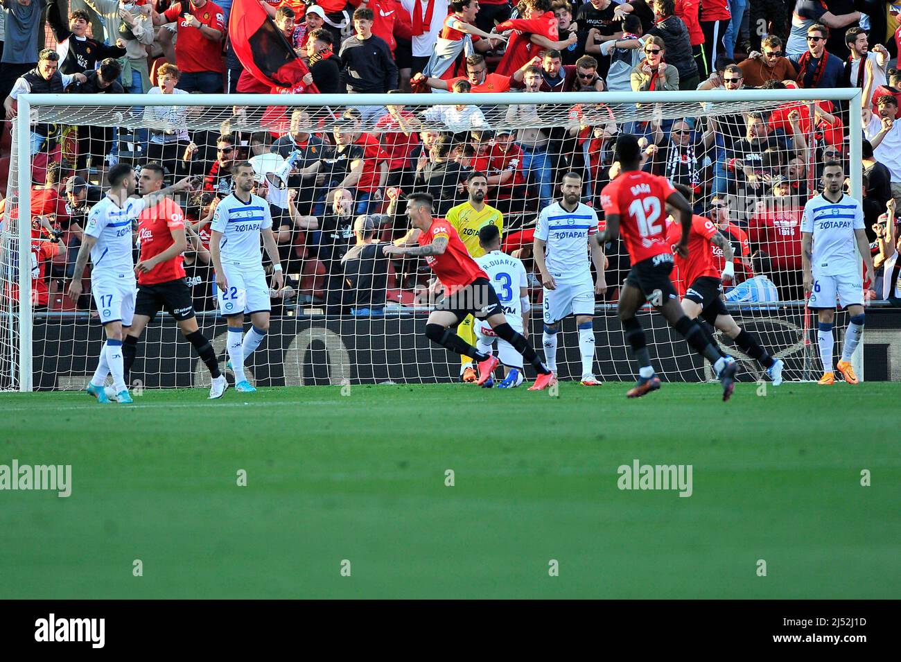 Mallorca, España. 19th de Abr de 2022. La Liga Española La Liga MALLORCA vs Alaves en el estadio Son Moix, Mallorca 19 abril, 2022 900/Cordon Press Credit: CORDON PRESS/Alamy Live News Foto de stock