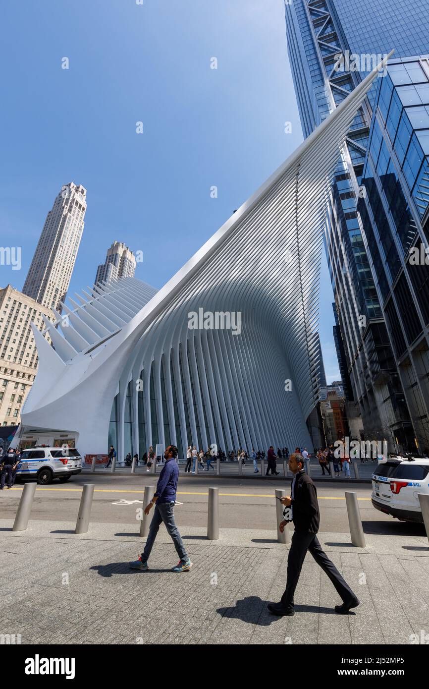 Santiago Calatrava diseñó la estación ferroviaria PATH en World Trade Center, Financial District, New York, NY, USA. Foto de stock