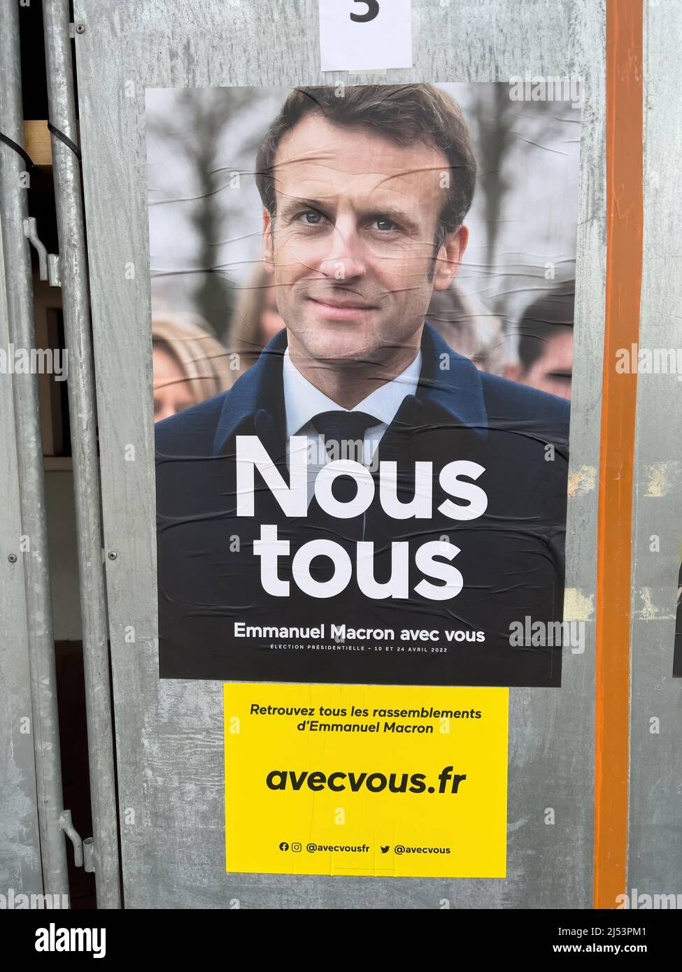 Kilstett, Francia - 9 de abril de 2022: 2022 Elección presidencial francesa con La Republique en Marche! Cartel con Emmanuel Macron Foto de stock