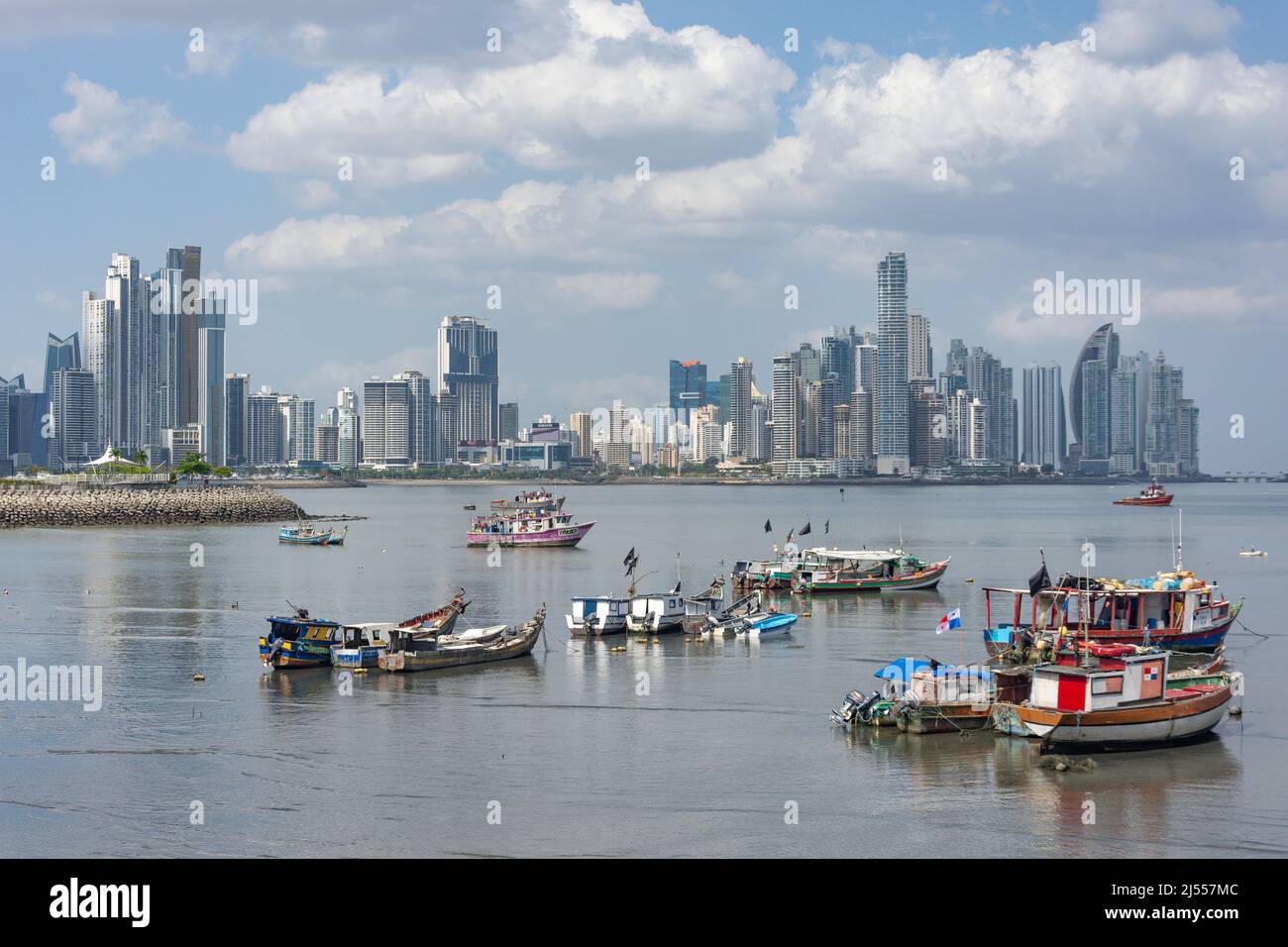 Barcos de pesca en puerto, Ciudad de Panamá, Provincia de Panamá, República de Panamá Foto de stock