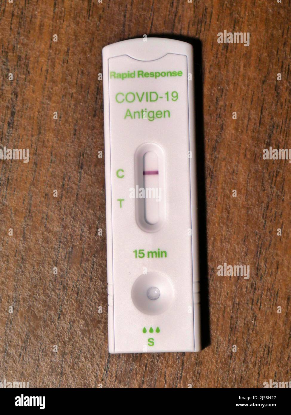 Indicador de prueba de antígeno de respuesta rápida Covid-19 que muestra resultados negativos Foto de stock