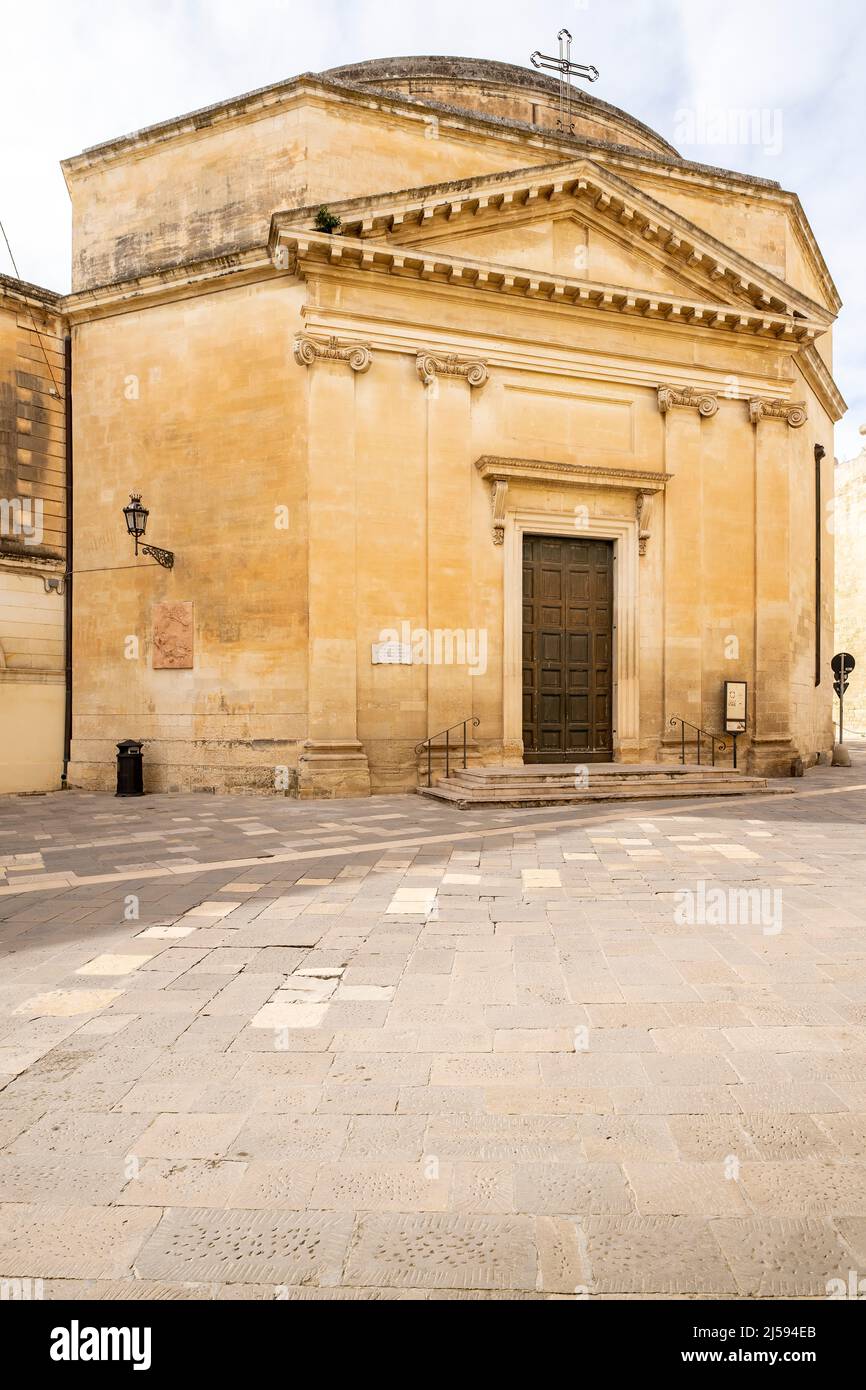 La iglesia de Santa Maria della Porta es una iglesia en el centro histórico de Lecce, situado en via Giuseppe Palmieri, cerca de Porta Napoli, por el arquitecto A. Foto de stock