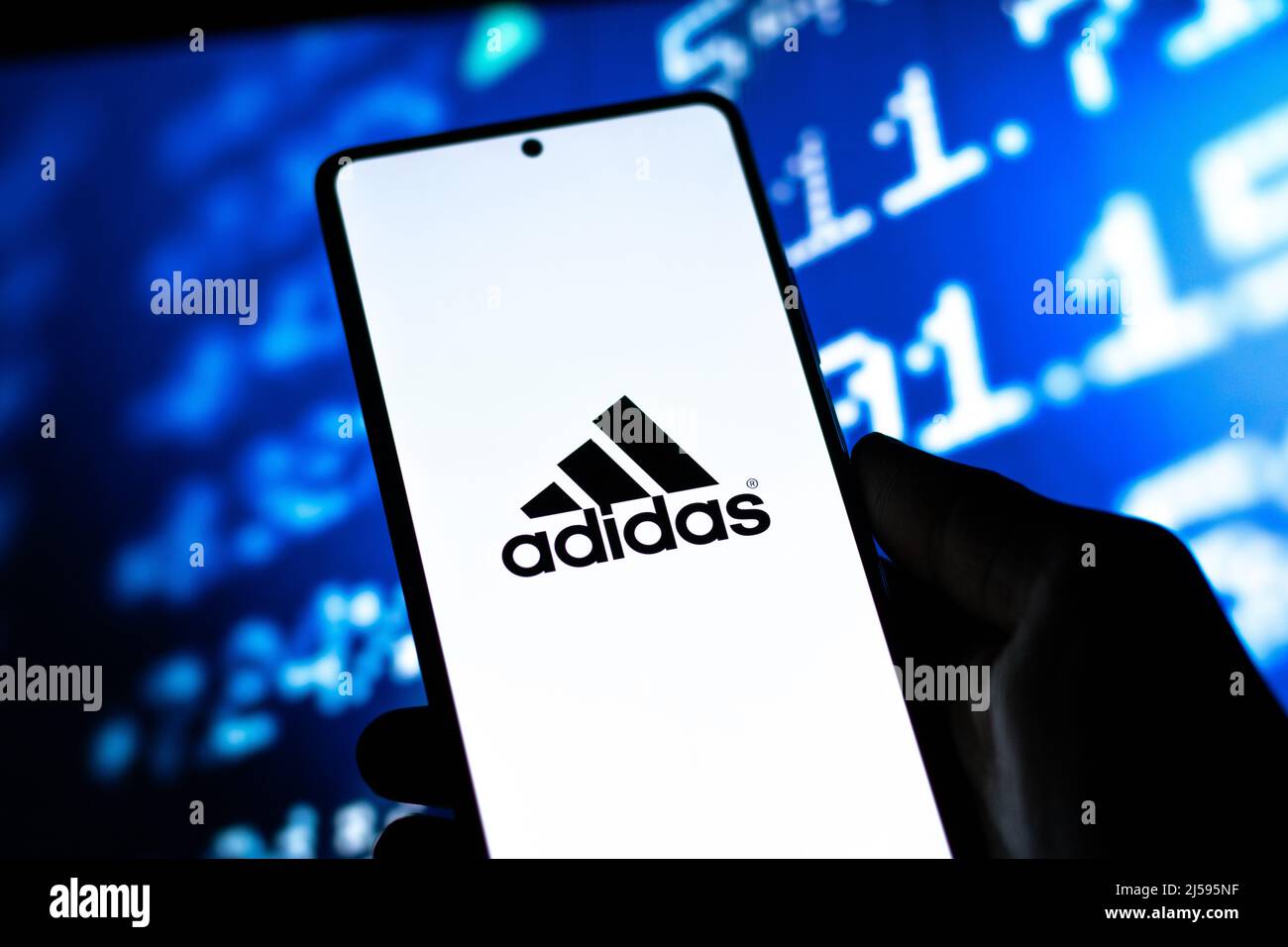 West Bangal, India - 20 de abril de 2022 : logo de Adidas en la pantalla  del teléfono imagen de stock Fotografía de stock - Alamy