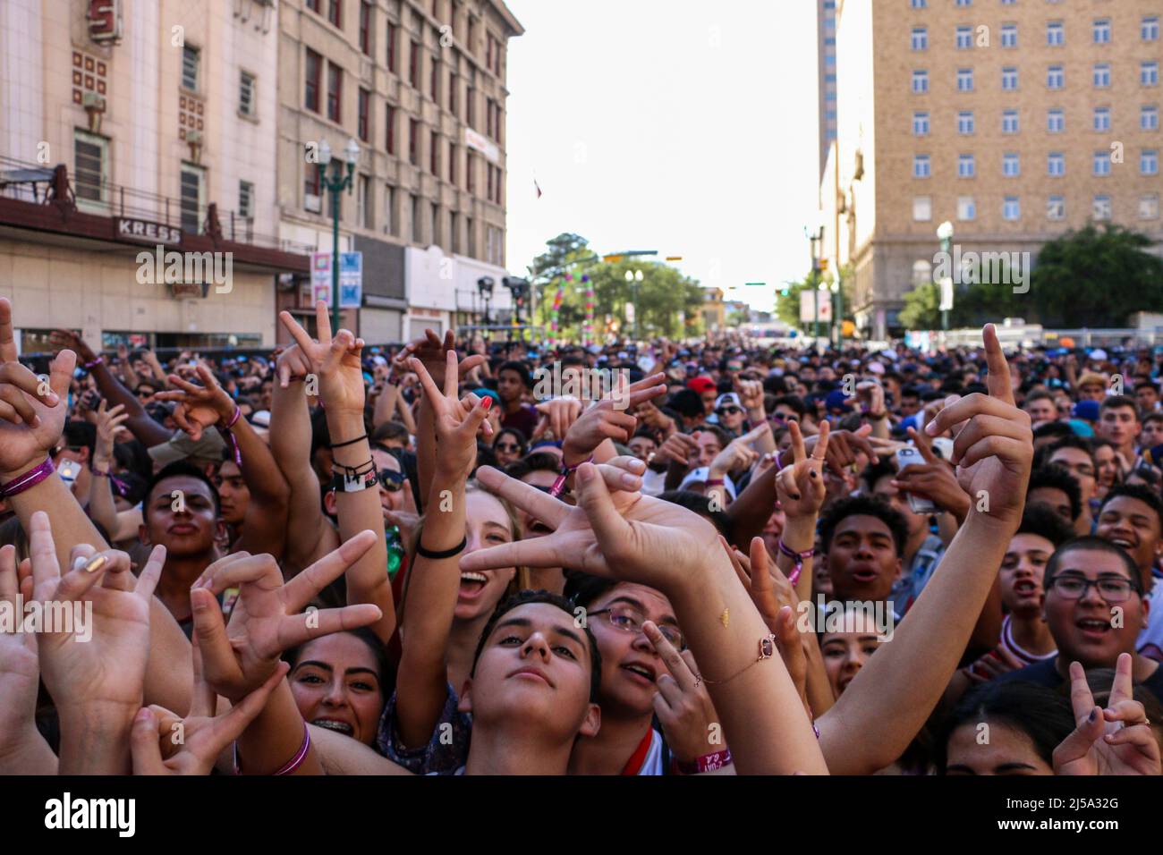 Fans del festival de música Neon Desert en El Paso, Texas. Foto de stock