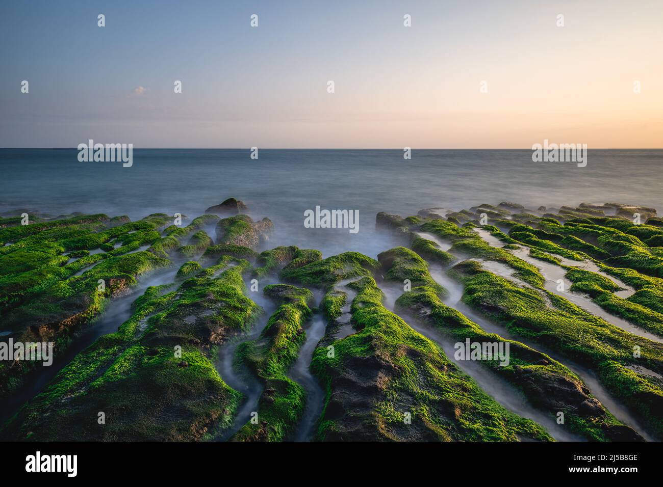 Amanecer en laomei arrecife verde, costa norte Foto de stock