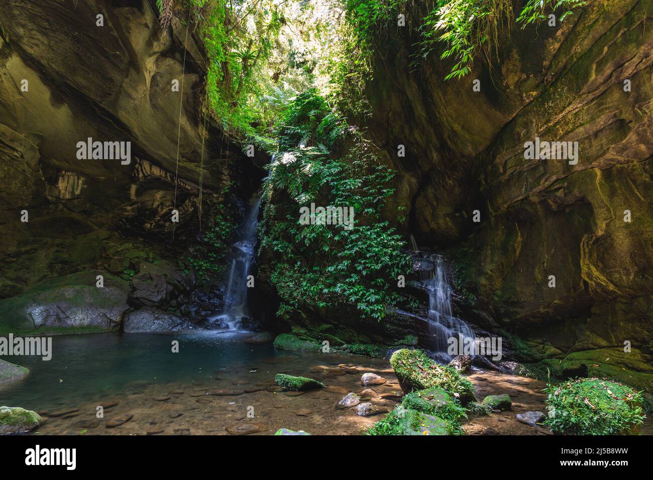 Cueva de Sanmin Bat, una gran caverna natural de roca en taoyuan, taiwán Foto de stock