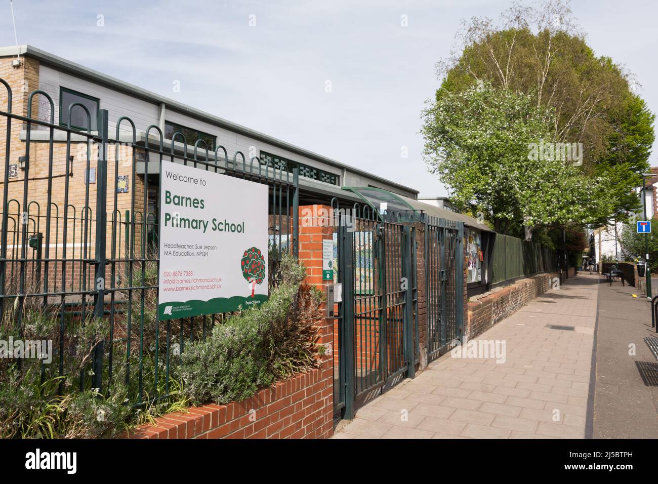 Barnes Primary School, Cross Street, Londres, SW13, Inglaterra, REINO UNIDO Foto de stock