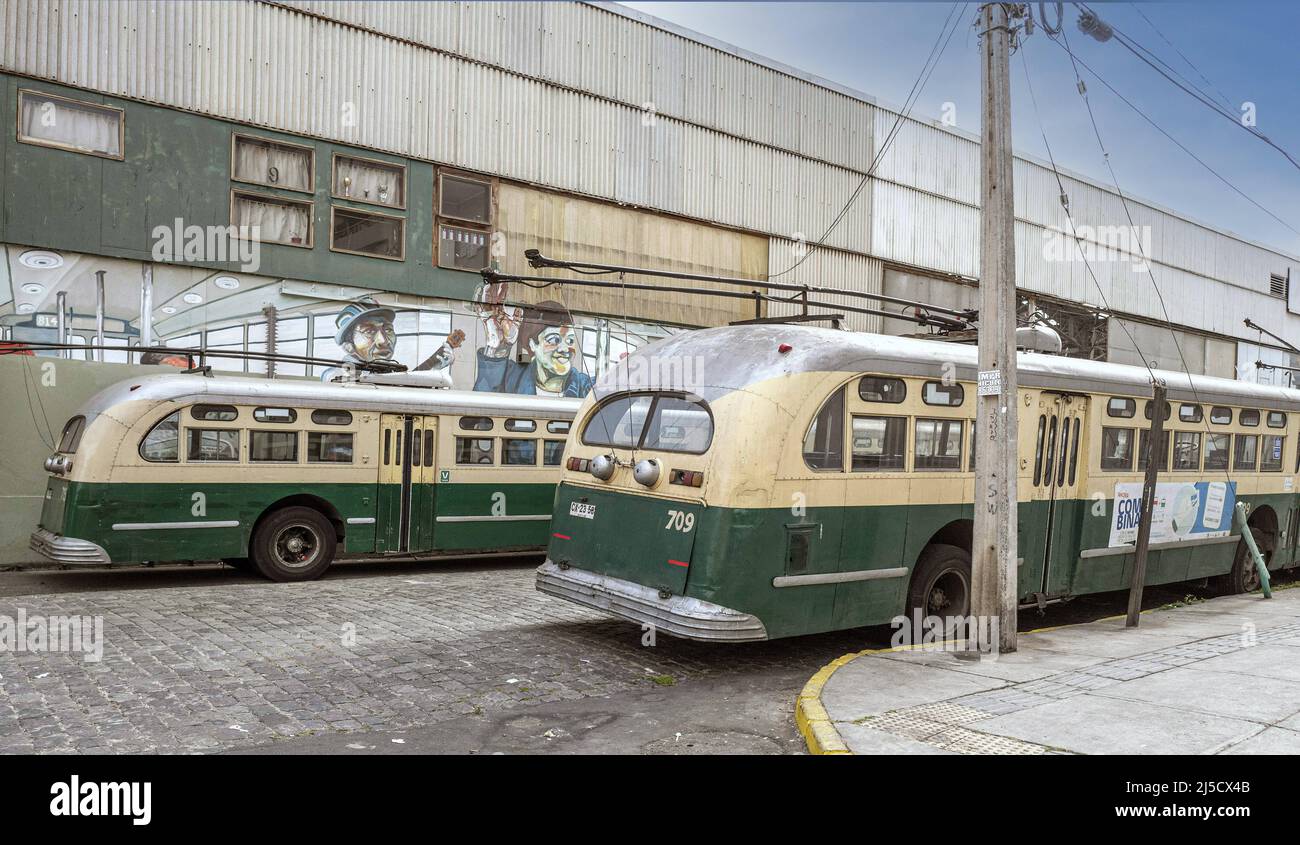 Chile, Valparaíso, 12 de noviembre de 2019 Trolley Pullman Standard Modelo TC-48, construido en 1947 en servicio en Valparaíso el 12 de noviembre de 2019. [traducción automática] Foto de stock
