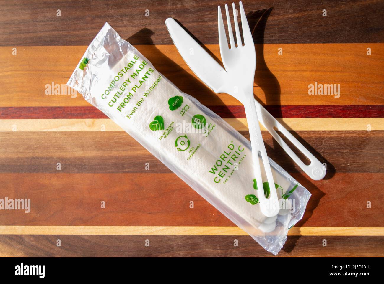 Cubiertos biodegradables utensilios hechos por World Centric hecho de plantas tierra amigable cuchillo tenedor y cuchara Foto de stock