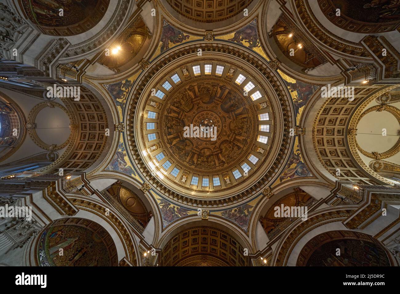 interior de la cúpula de la catedral de san pablo Foto de stock