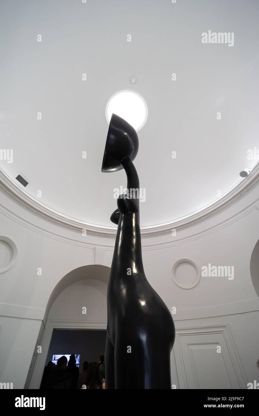Simone Leigh, Sentinel, 2022, escultura, bronce; Exposición Soberanía, Pabellón de los Estados Unidos, 59th Bienal de Arte de Venecia 2022 Foto de stock