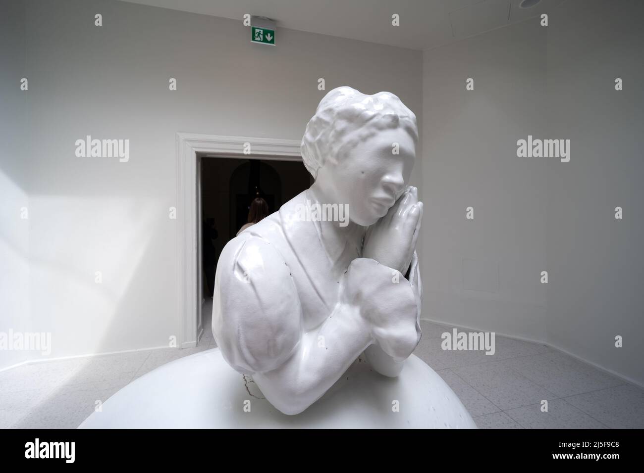 Simone Leigh, Anonymous, 2022, escultura, gres vidriado y bronce; exposición de soberanía, Pabellón de los Estados Unidos, 59th Bienal de Arte de Venecia 2022 Foto de stock