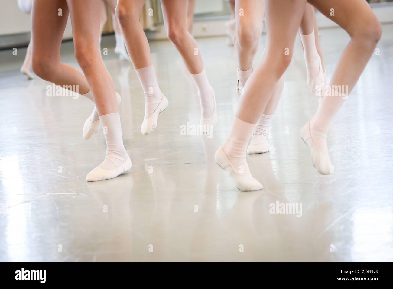 Escuela de ballet fotografías e imágenes de alta resolución - Alamy