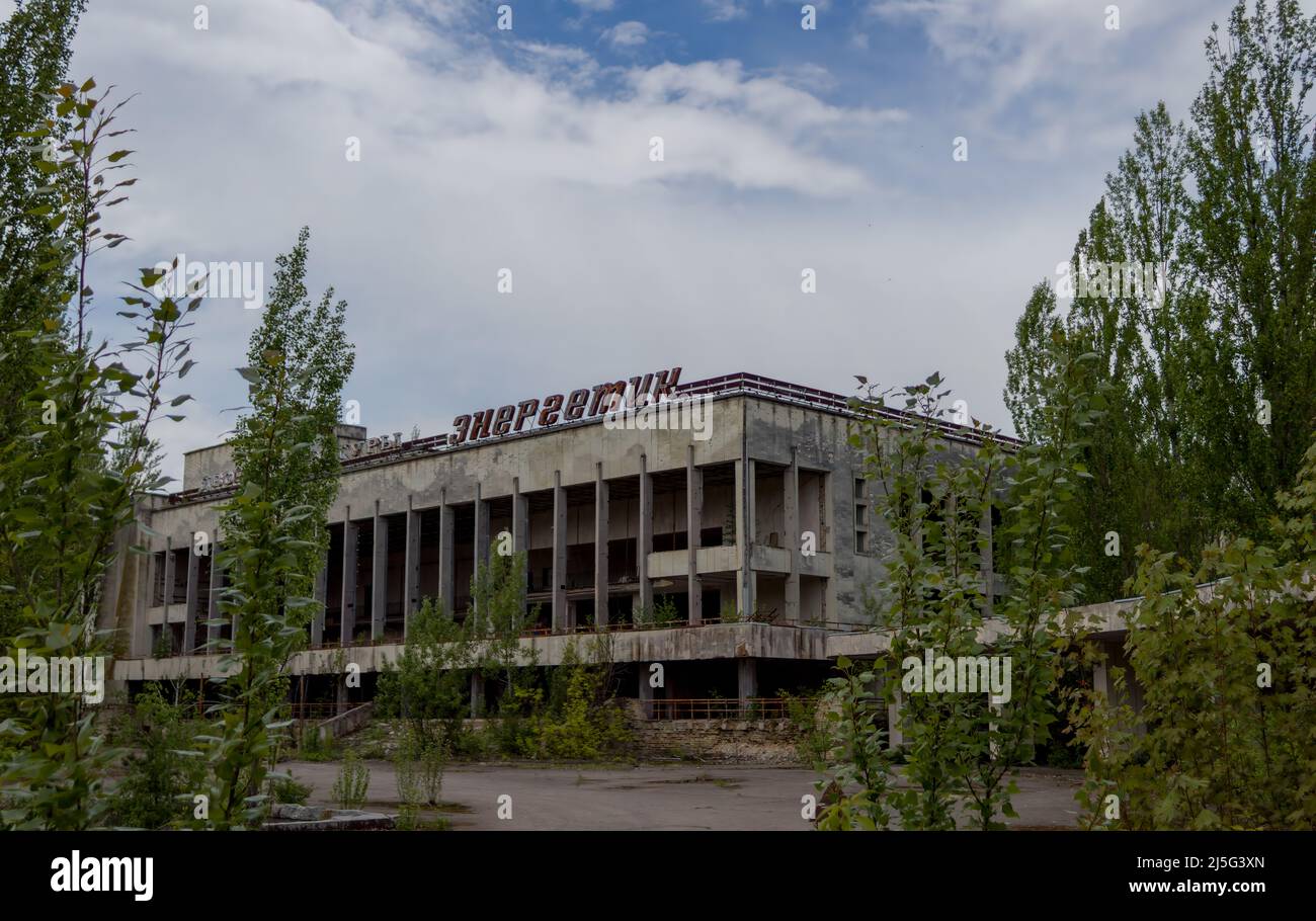 Chernobil, Ucrania - Mayo de 2019: Palacio de la Cultura Energetik - El texto dice: Palacio de la Cultura Energetik - Pripyat, Zona de Exclusión de Chernobil, Ucrania Foto de stock